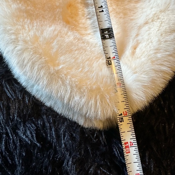 Faux Fur Heart-Shaped Handbag with 2 Pom Pom. - Picture 6 of 6